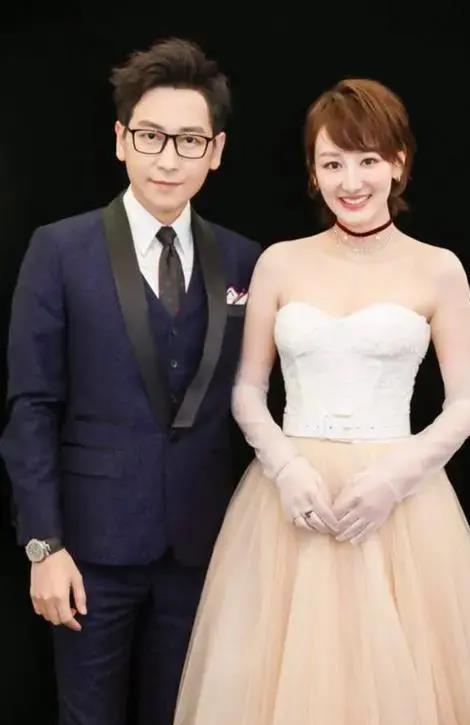 李好老婆近照引争议 李好的老婆郭晓敏最近在社交媒体上晒出了一张