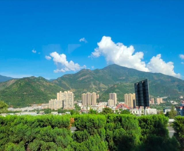 米易县:被时光遗忘的仙境 米易县,藏于四川省攀枝花市,是一块得天独厚