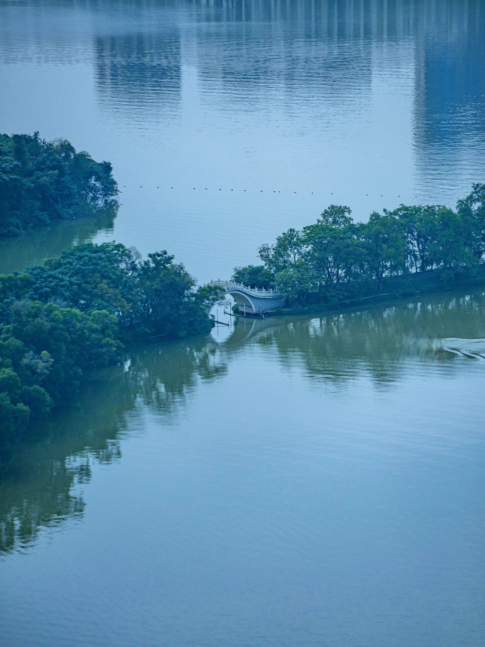 肇庆:山水宝地,暖冬旅游和旅居的绝佳之选 肇庆,这座隐藏在广东的山水