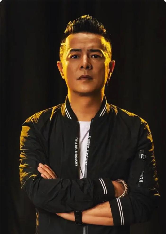 50岁知名歌手灰子离世 知名摇滚男歌手灰子于50岁离世,死因成谜,身边