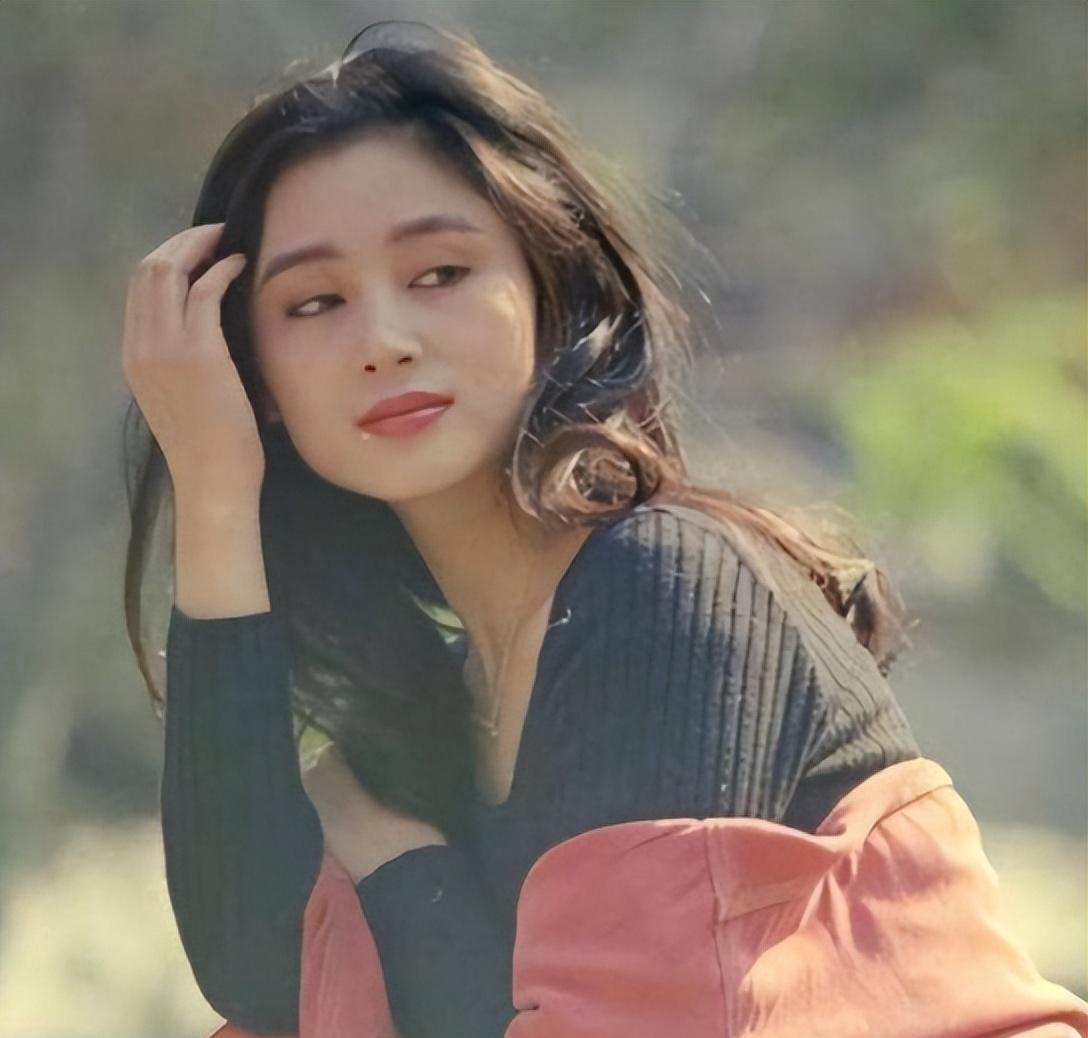 90年代内地十大美人:温婉大气,各有千秋 在90年代的内地影坛,美人如云