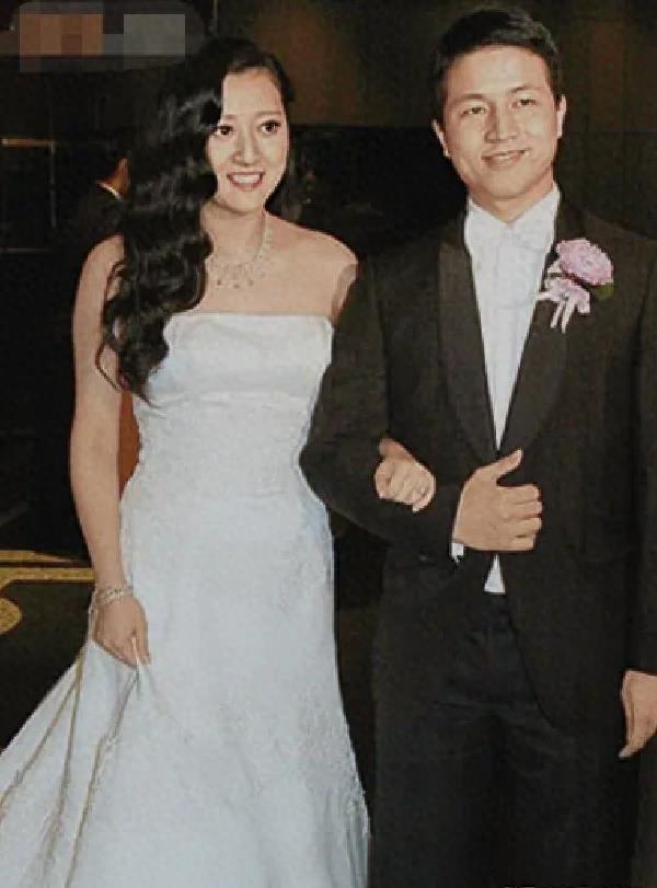 邱咏贤:成功嫁入泉州的港岛千金 邱咏贤是远东邱家的二女儿,嫁入恒安