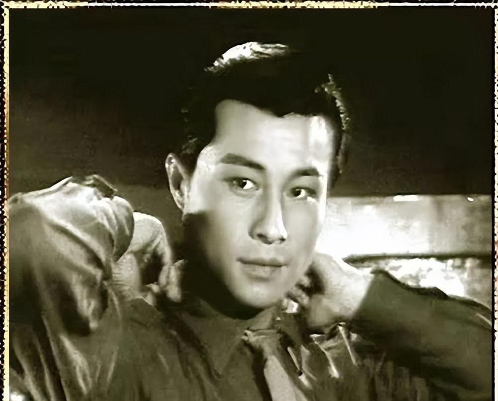 王心刚:坚守家庭幸福的娱乐圈传奇 王心刚,这个名字在娱乐圈中有着不