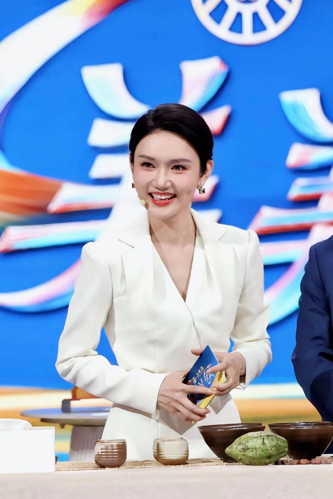 财经频道主持人龙洋(财经频道主持人龙洋个人资料)