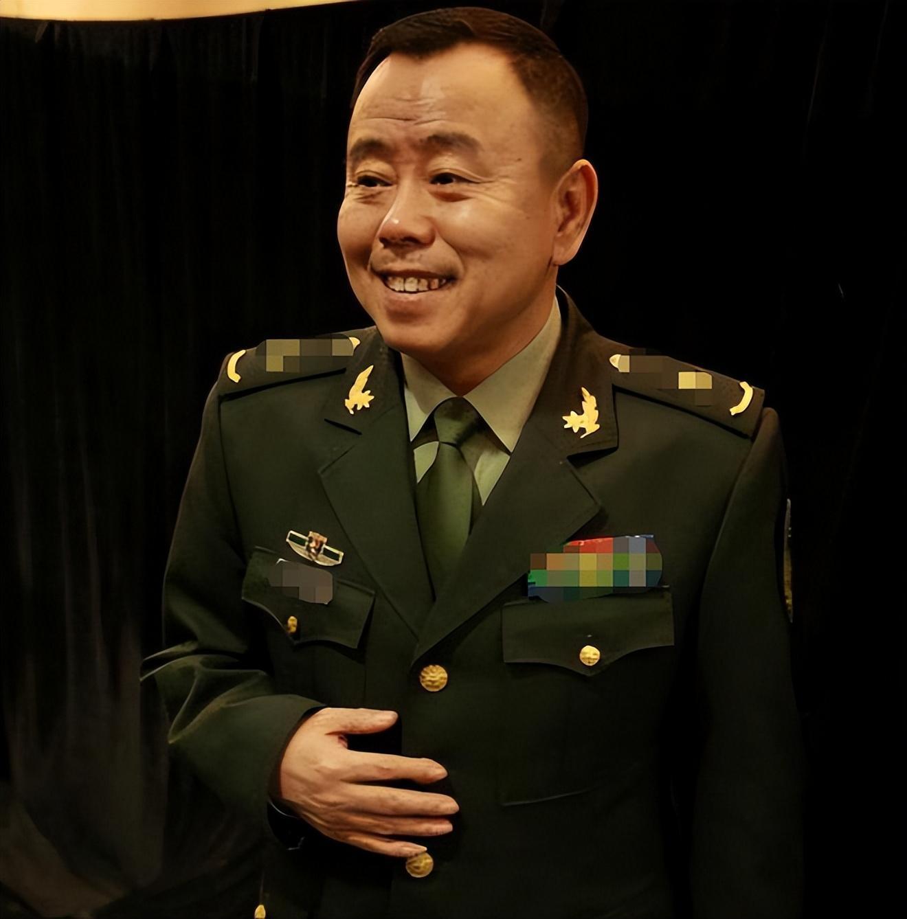 潘长江:从春晚红人到"网络黑洞" 潘长江,一位曾在春晚舞台上给全国