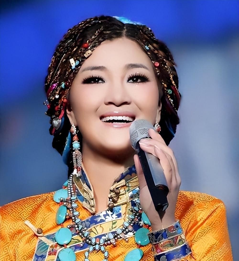 降央卓玛:命运的无常 藏族女歌手降央卓玛以深情的嗓音和卓越的音乐