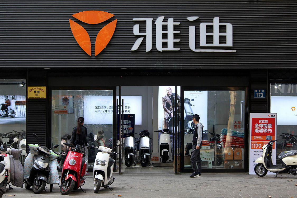 雅迪冠能系列与普通系列:差异与选择 雅迪冠能系列和普通系列在外观