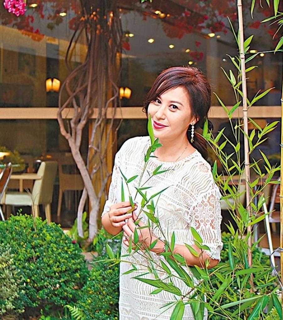 张卫健与江欣燕:一段被物质击碎的青春之恋 张卫健与江欣燕的故事,是