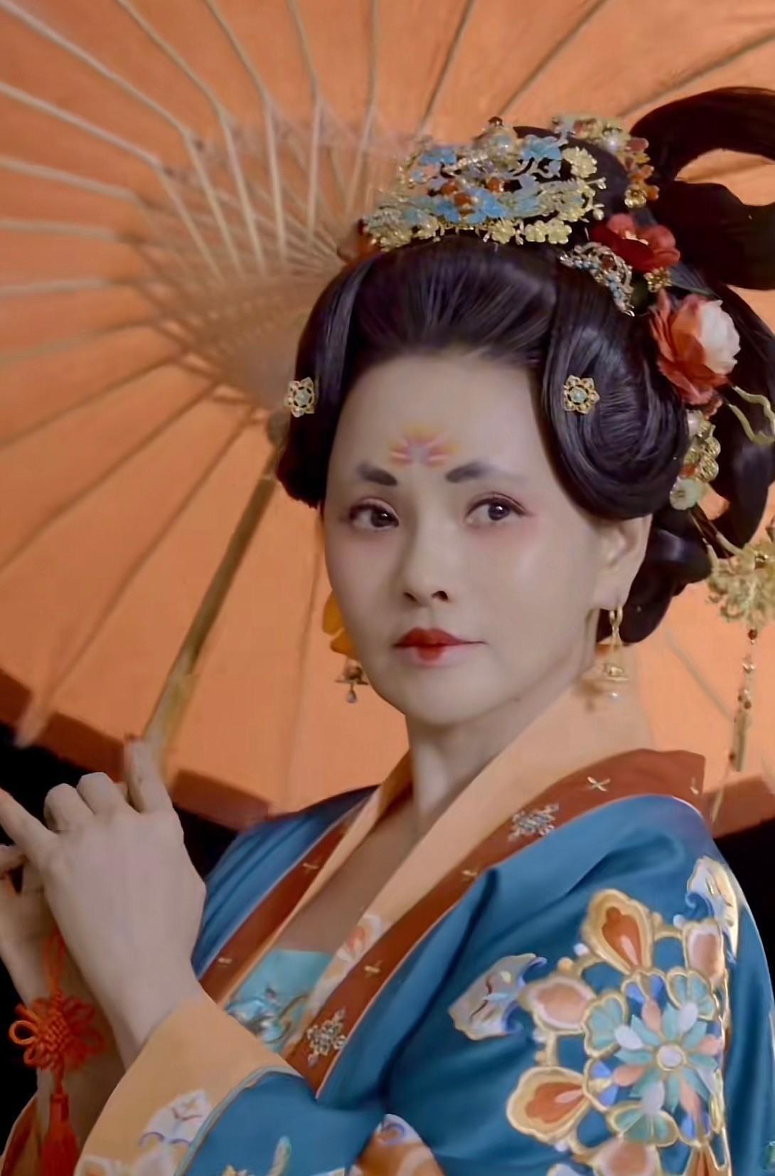 古装造型对演员的颜值和气质要求极高,不同演员的唐妆造型也各有特点