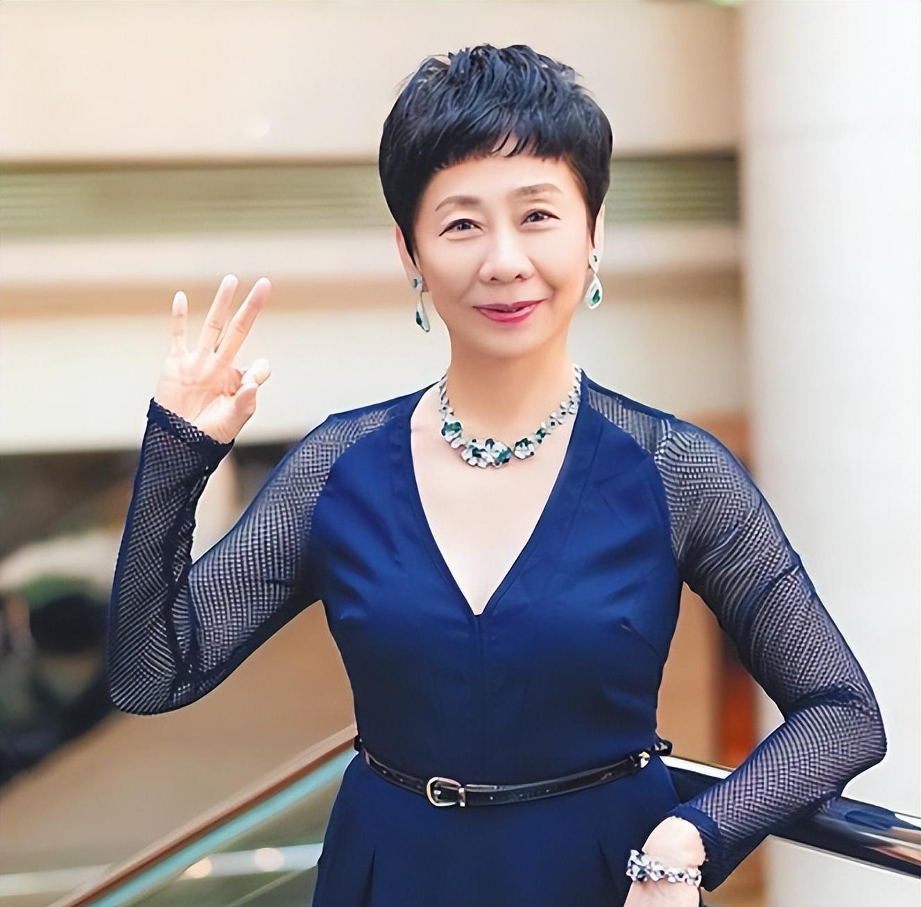 导演郑晓龙:后悔让老婆王小平当编剧 郑晓龙的新剧《侦察英雄》一路