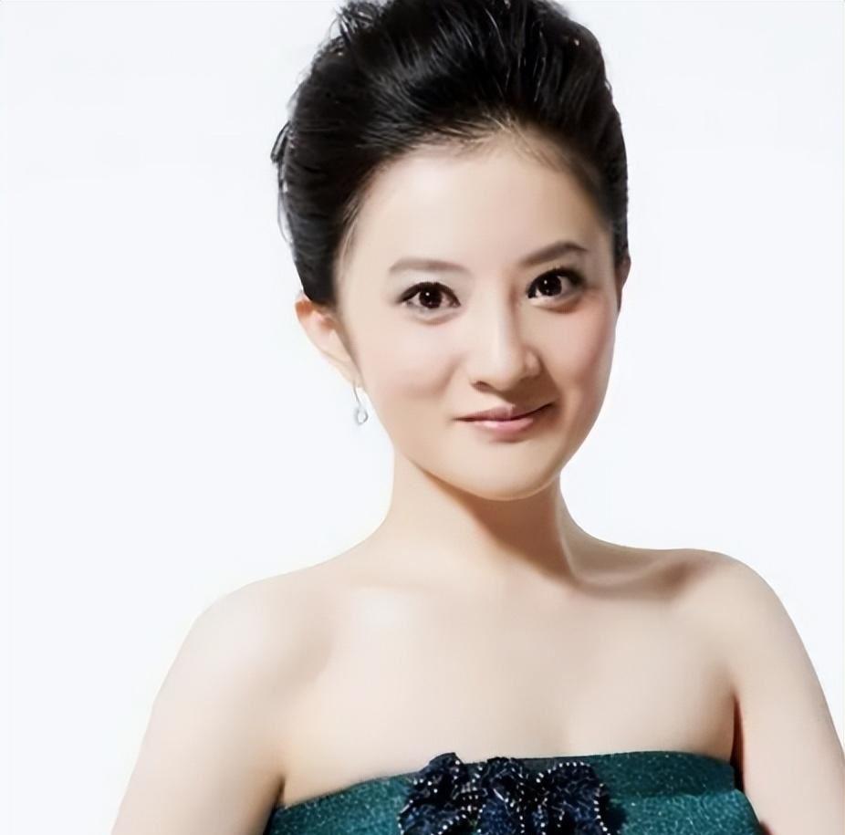 金铭:选择自己的道路 金铭,曾经的童星,如今42岁单身女性,选择了不婚