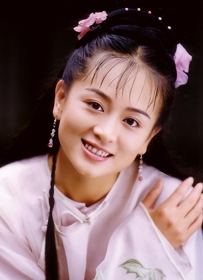 涓子:古装美人与母亲专业户的华丽转身 涓子,一个曾经在荧幕上留下无