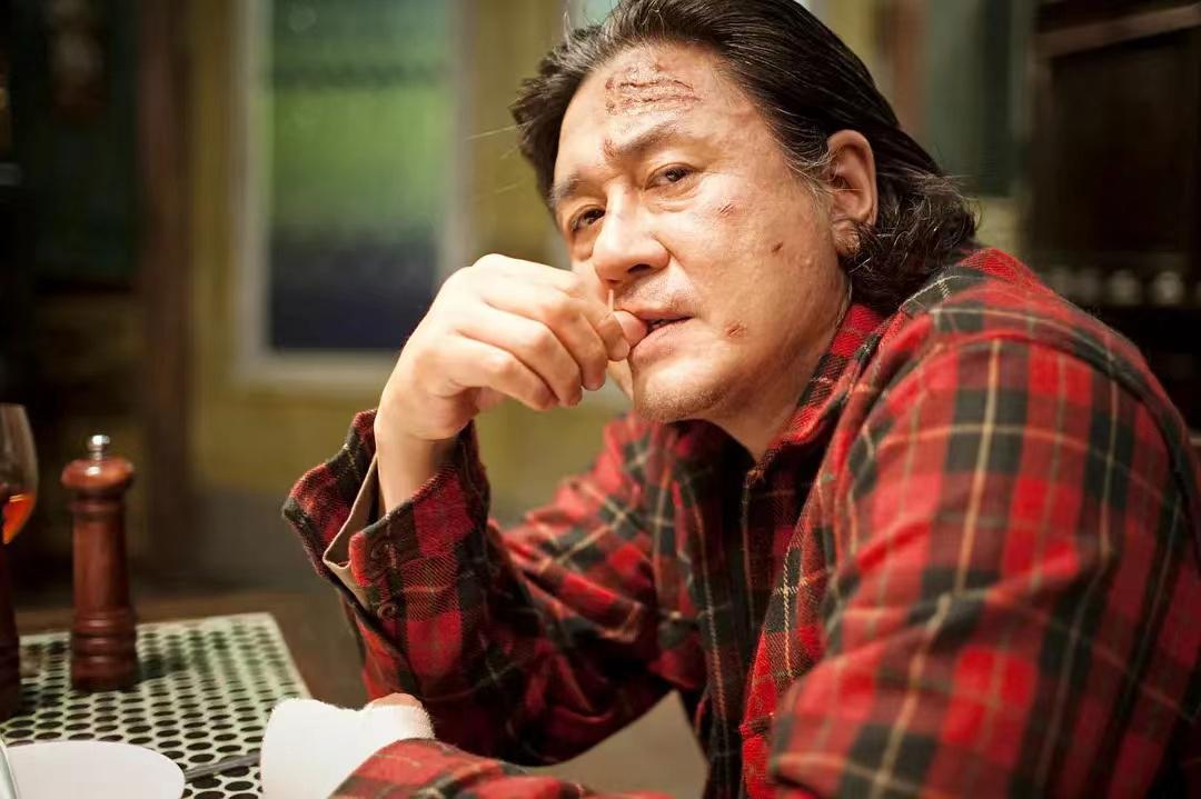《看见恶魔》:探讨人性,正义与复仇的深刻之作 《看见恶魔》以惊悚的