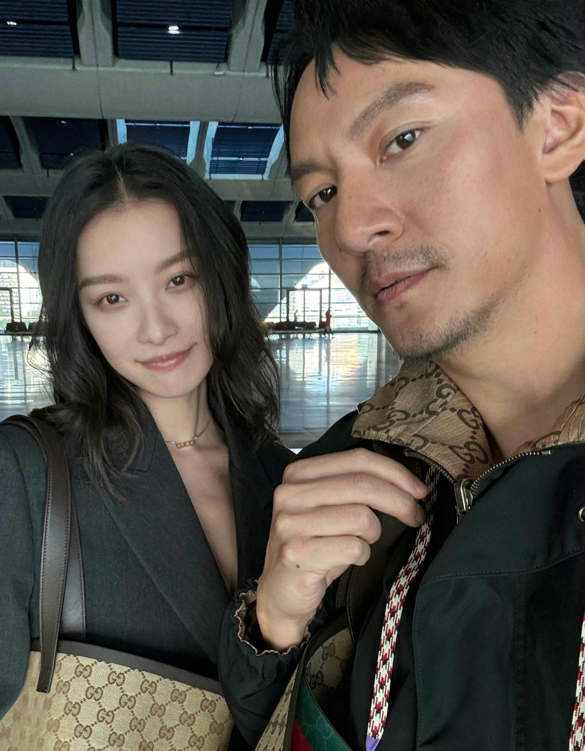 张震与倪妮机场偶遇 演员张震和倪妮在北京国际机场偶遇,两人曾一起