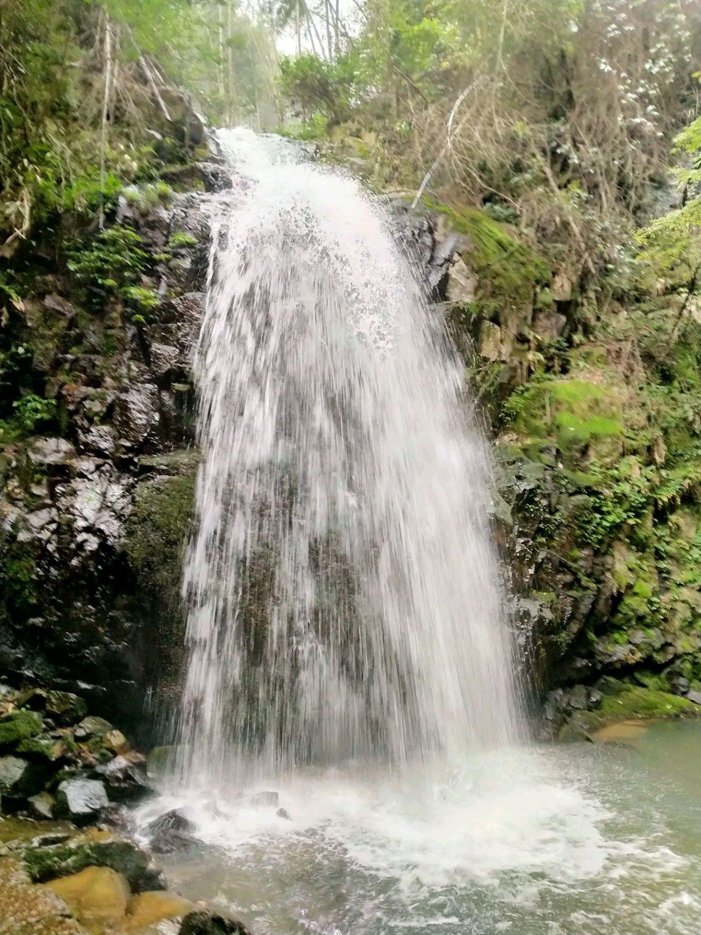 城固二里神潭瀑布图片