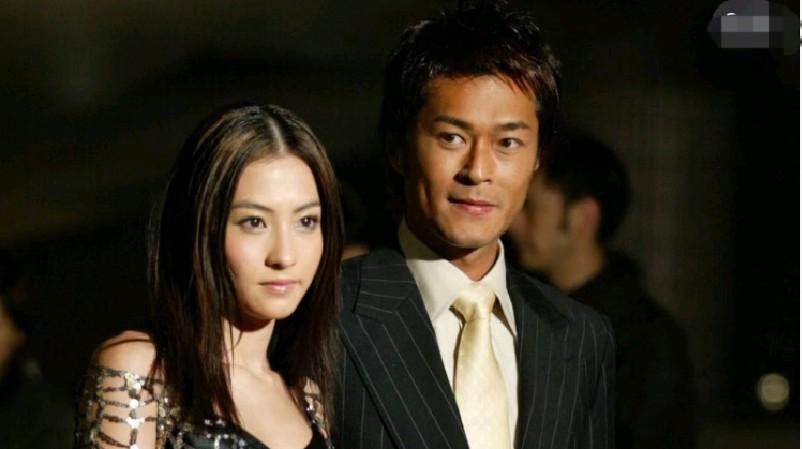 张柏芝与古天乐:二十年前的金像奖红毯绝美瞬间 在2003年的香港电影