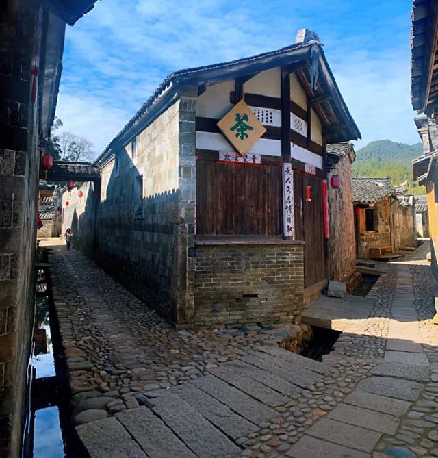 福建的培田古民居如一颗璀璨的明珠 培田古民居位于福建省龙岩市连城