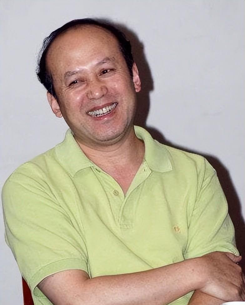 郭达:泪别春晚,娶平凡妻子最得意 郭达,一个天生对艺术充满热情的年轻