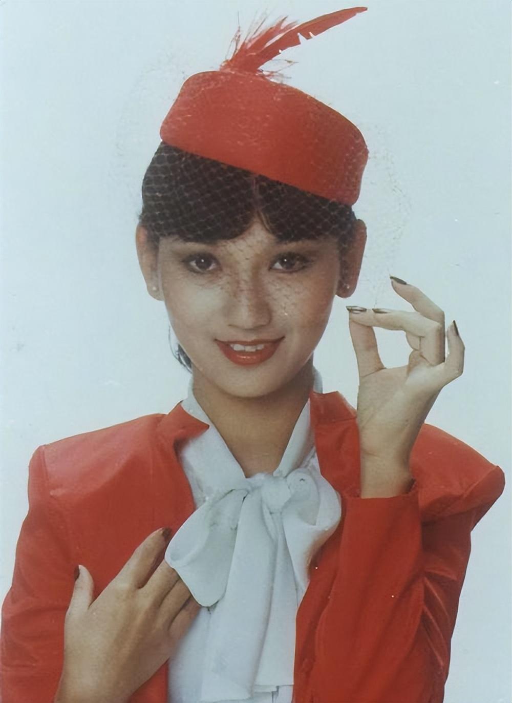 赵雅芝:演艺圈的坚韧与美丽 赵雅芝,这位华语娱乐圈的不老女神,以其