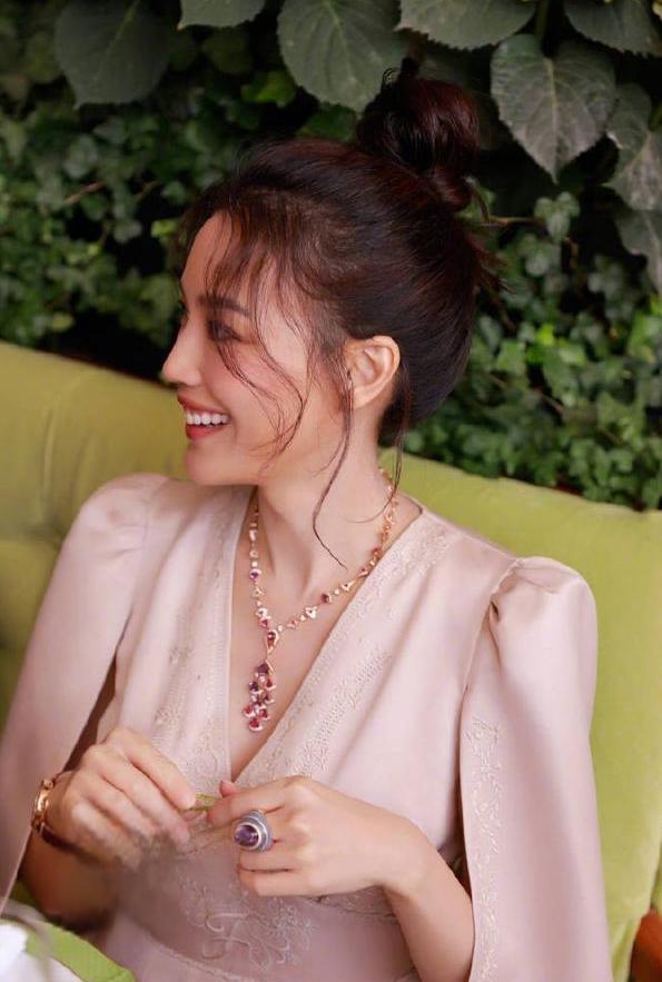 舒淇的法式刘海 舒淇剪了法式刘海50岁更美,状态杀疯了.