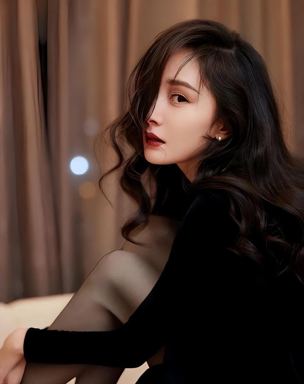 艺人面临资源挑战 杨幂离开嘉行传媒,成立个人工作室,她在嘉行公司