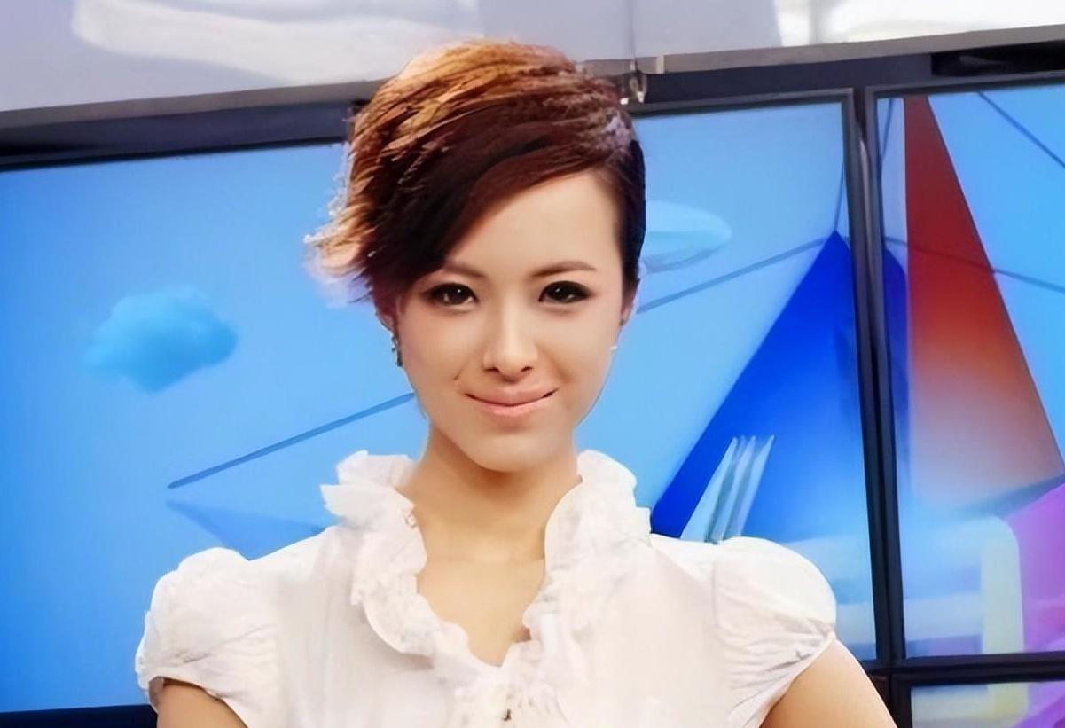 程雷是一位备受欢迎的主持人,他的妻子王萌萌也是一位知名的主持人