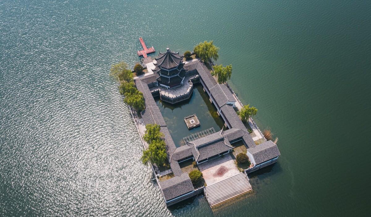 石湖天镜阁:苏州的隐藏瑰宝 苏州是一座美丽的江南古城,拥有着悠久的