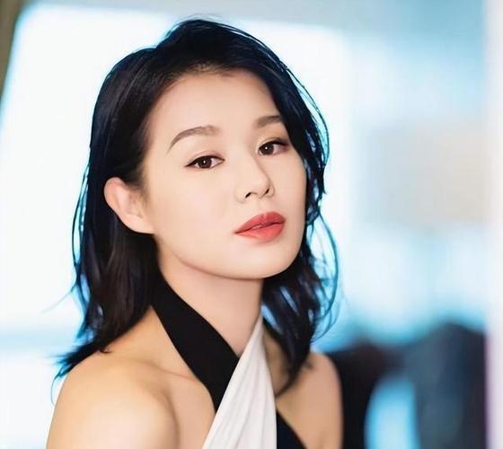 胡杏儿李乘德结婚8周年,甜蜜婚纱照曝光 胡杏儿和李乘德结婚八周年,李