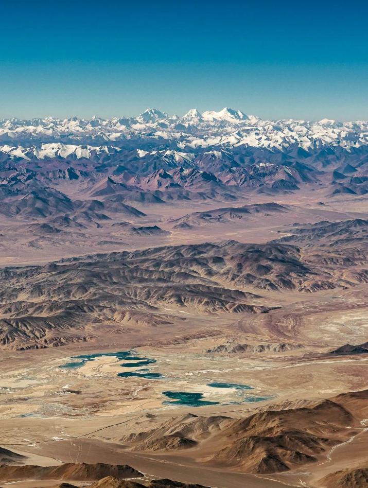 帕米尔高原:世界屋脊上的壮丽景色 帕米尔高原,又称"世界屋脊",是地球