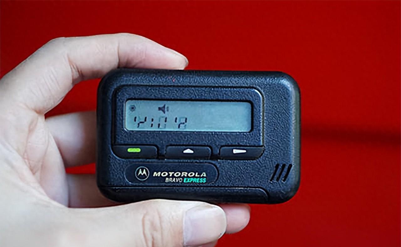 bb机:曾经的通信神器,现在的收藏珍品 bb机,90年代的通信神器,风靡一