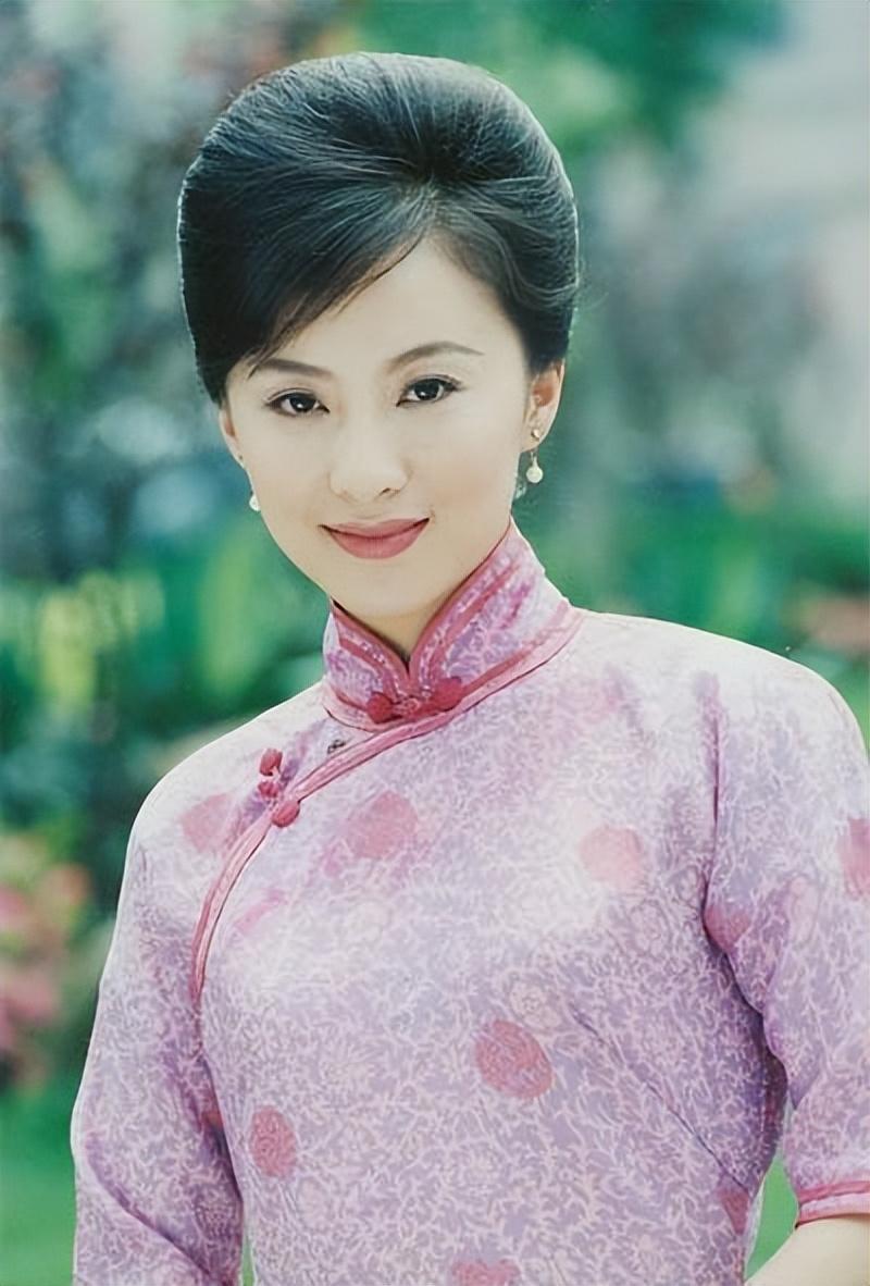 演员徐露:独立自主的选择与美满家庭的幸福 演员徐露的故事引人深思