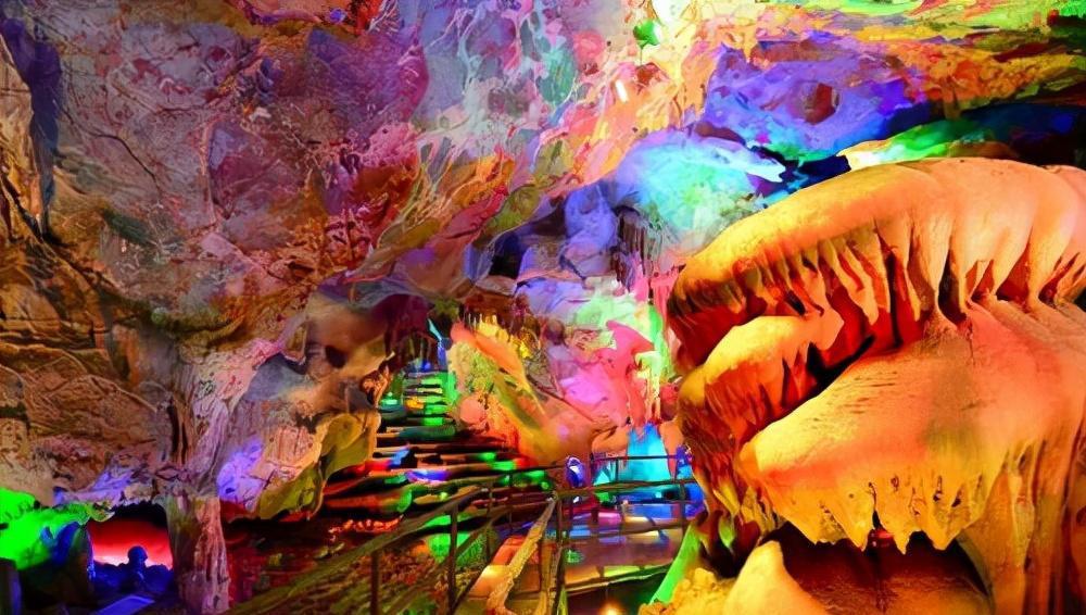 五道峡:襄阳的自然秘境 襄阳,一座虽小众却魅力四溢的城市,藏匿着数不