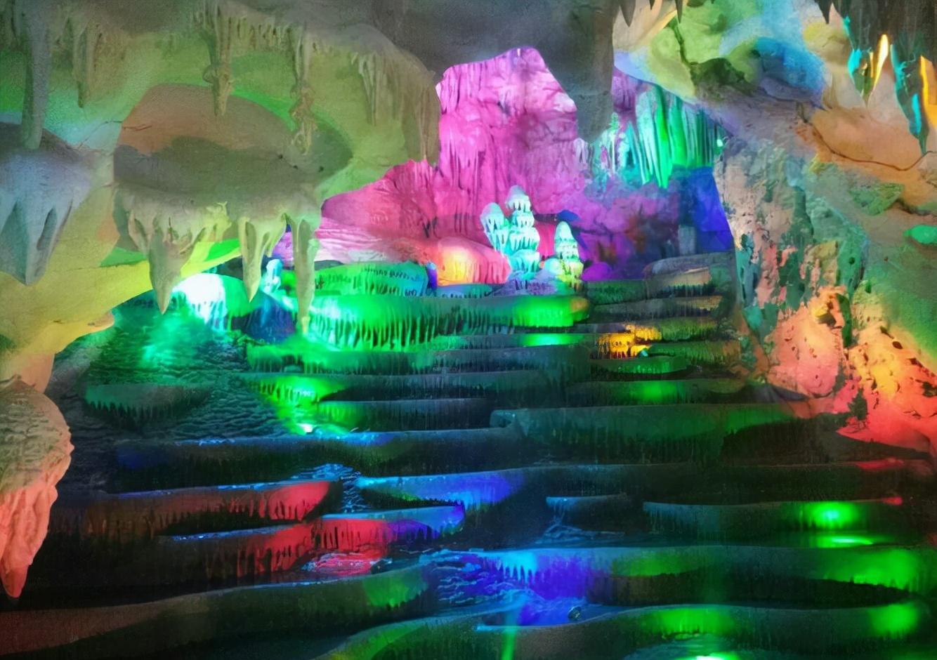 五道峡:襄阳的自然秘境 襄阳,一座虽小众却魅力四溢的城市,藏匿着数不