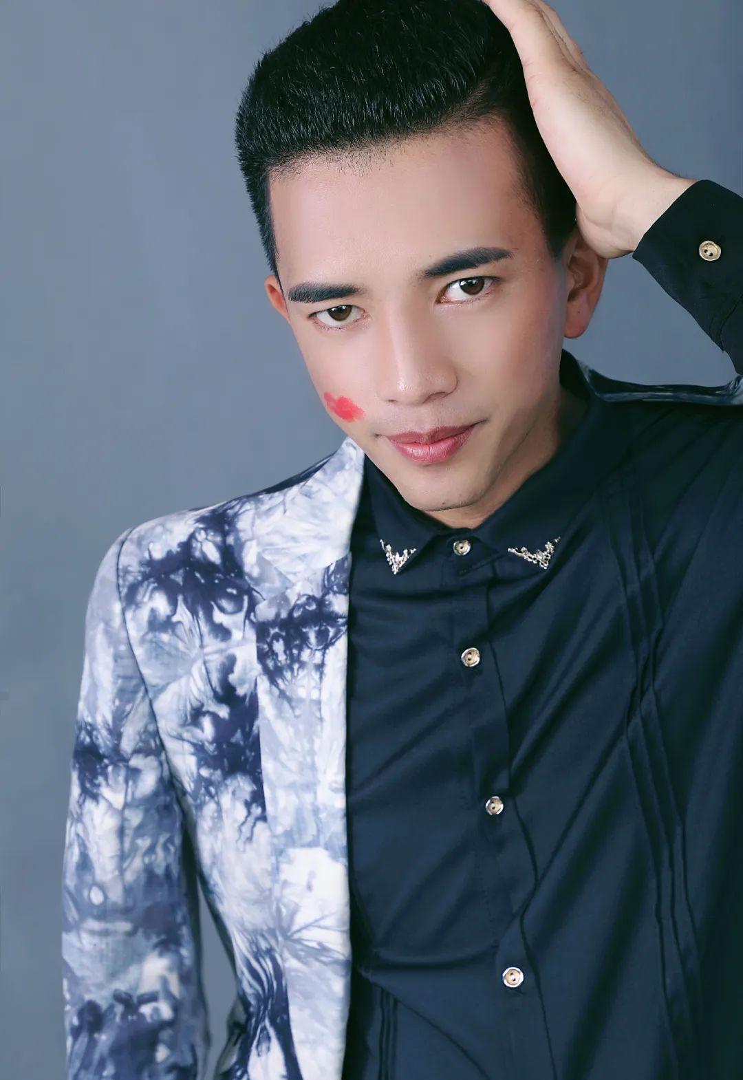 郑世杰:从打工仔到200万粉丝网红的奋斗之路 郑世杰,一个出生在甘肃