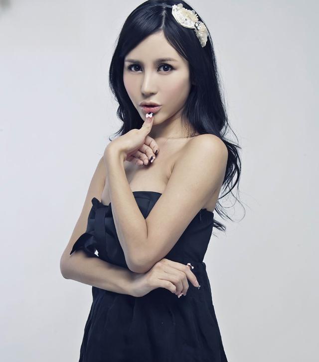 宝马女"马诺:《非诚勿扰》爆红背后的苦涩现实 曾因"宁愿坐在宝马里哭