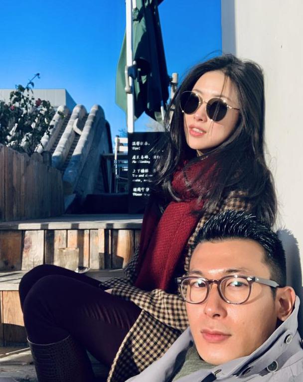 朱珠与老公:时尚界的"神雕侠侣" 朱珠与老公无疑是时尚界的"神雕侠侣"