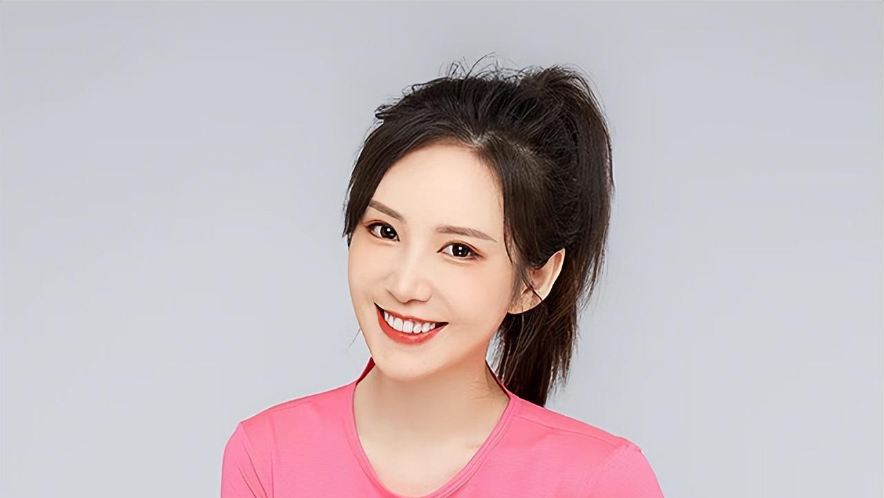 刘国正妻子芦璐:乒坛的美女教练,为家庭与事业共舞 在乒乓球界,刘国正