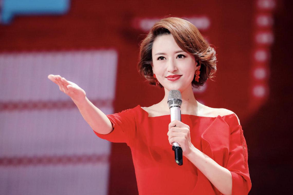 张蕾:央视16年遗憾终在家乡山西春晚圆梦 张蕾,这位知名女主持,自从