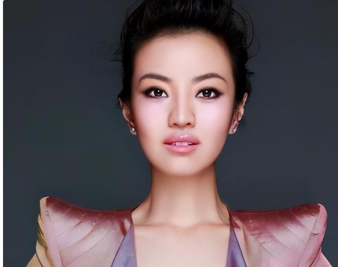 涂经纬,曾是央视最美主持人,她的人生经历告诉我们,在做任何选择嵌技