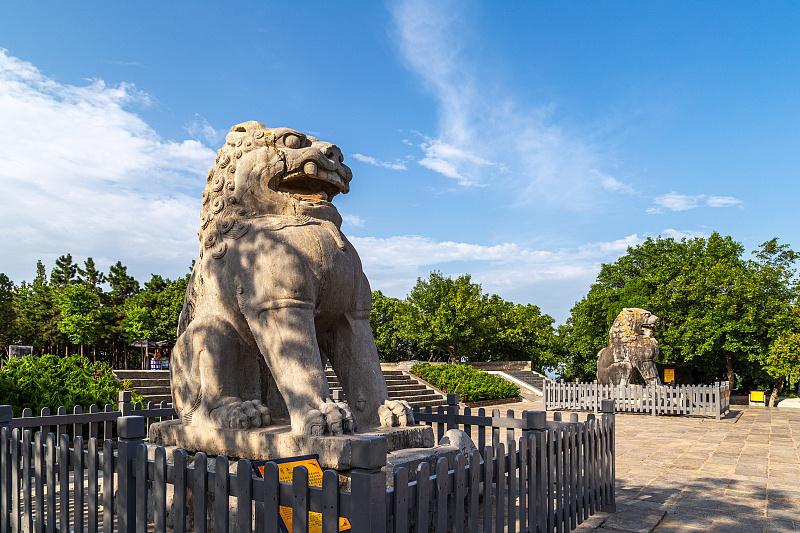 唐十八陵之首 乾陵是唐高宗李治与武则天的合葬之地,位于陕西省乾县