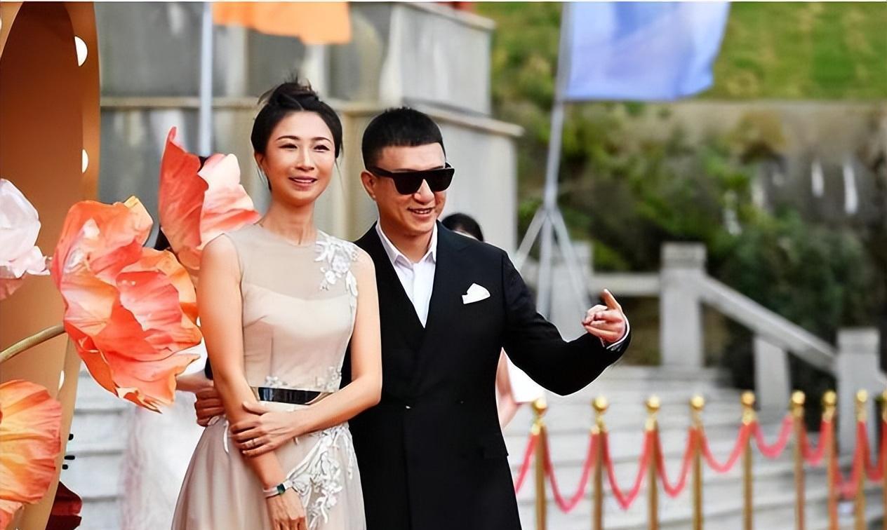 孙红雷的"火辣情史" 孙红雷是一个不同于传统帅哥的男性,但却有着不