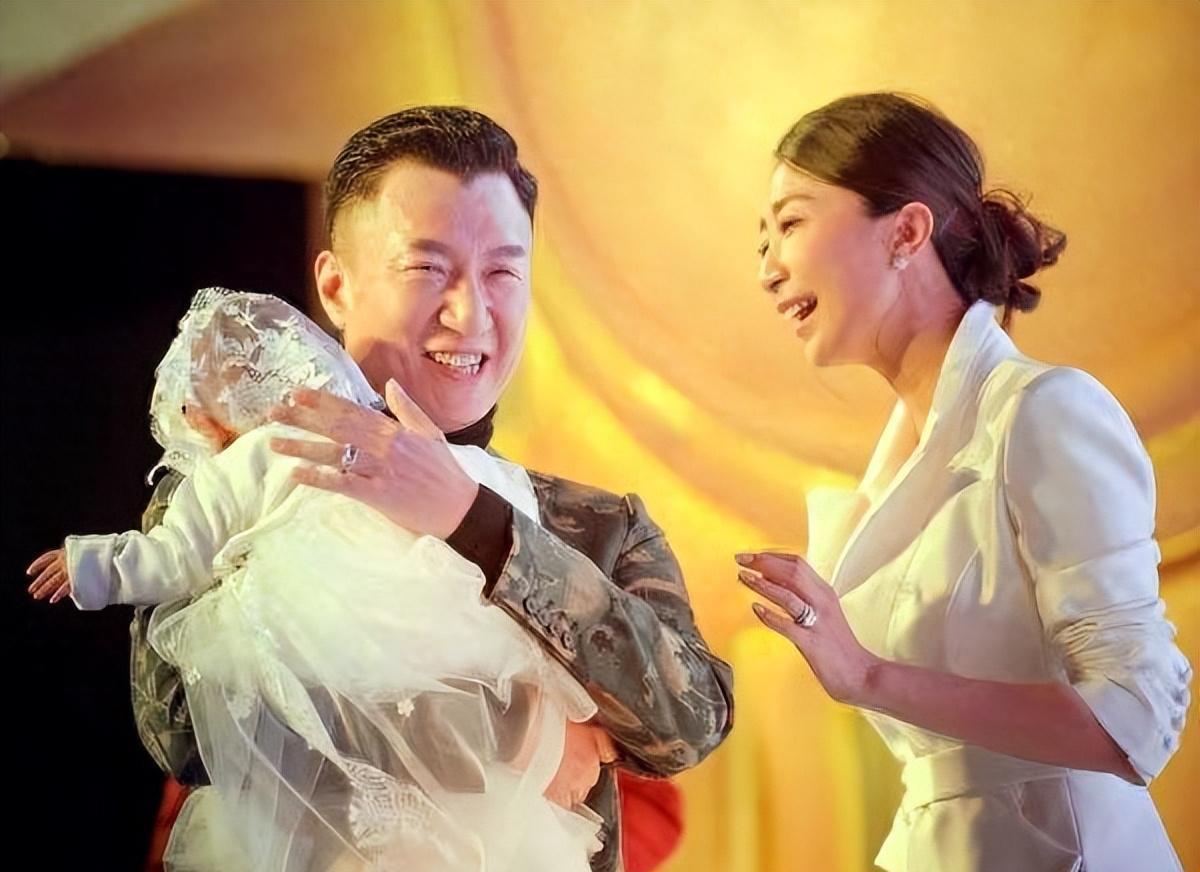 孙红雷:情史背后的才华与深情 孙红雷,一个在娱乐圈中独特的存在,虽非