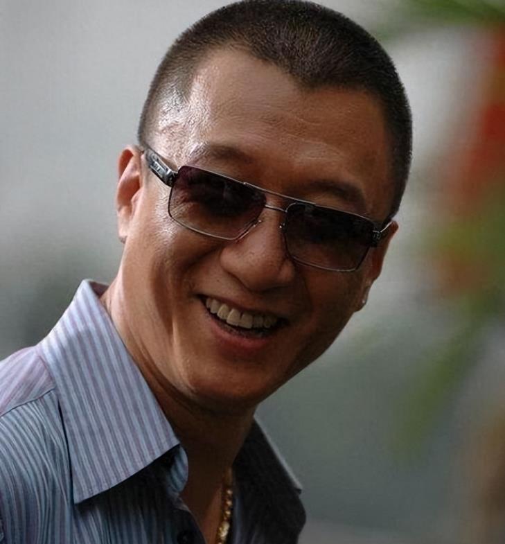 孙红雷:情史背后的才华与深情 孙红雷,一个在娱乐圈中独特的存在,虽非