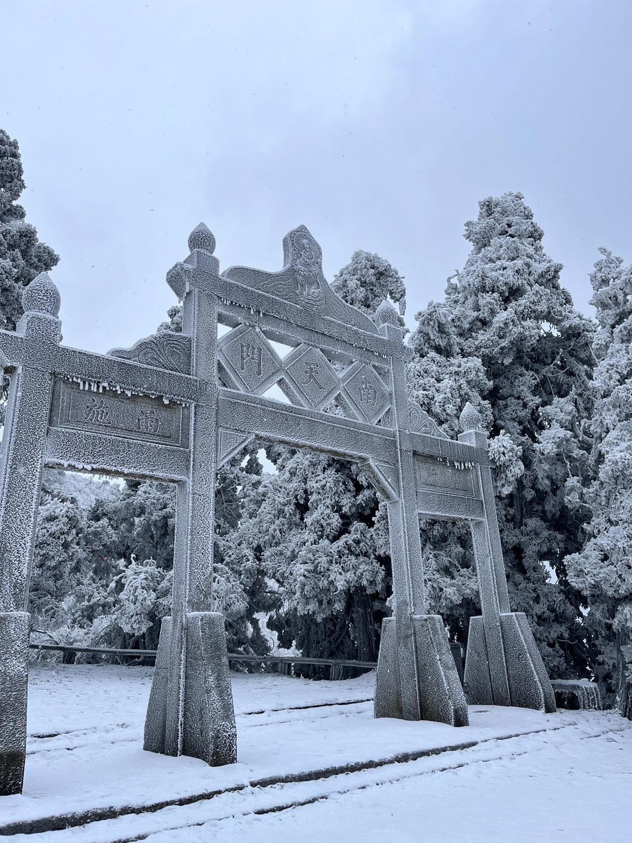 长沙岳麓山雪景图片