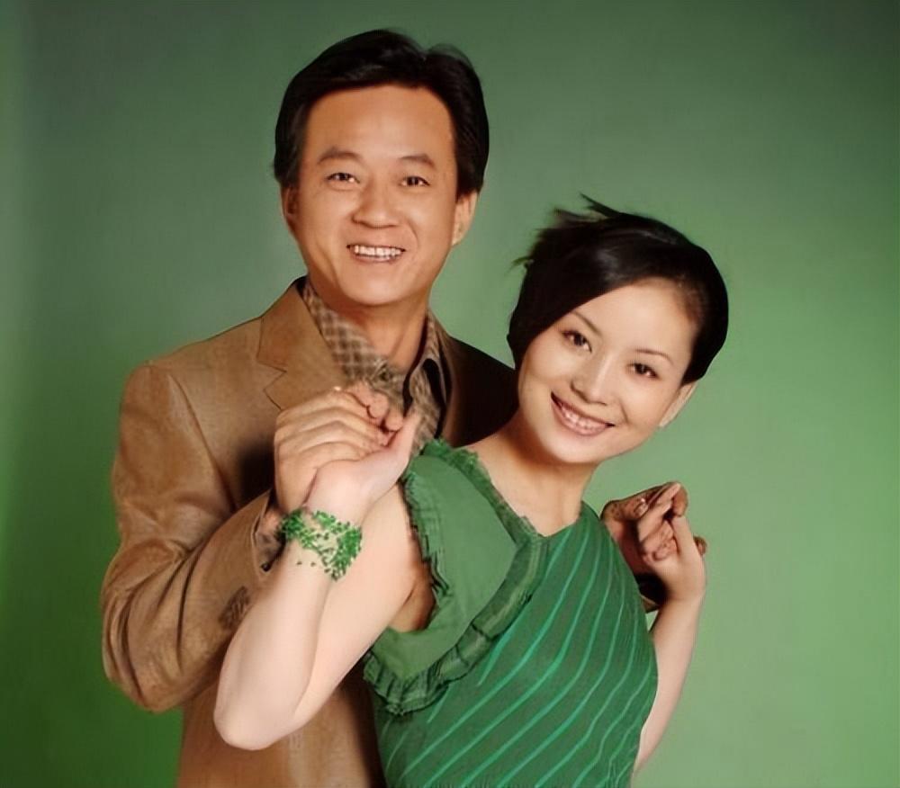 朱军春晚21年传奇背后的艺术与情感 朱军,一个在春晚舞台上活跃了21年