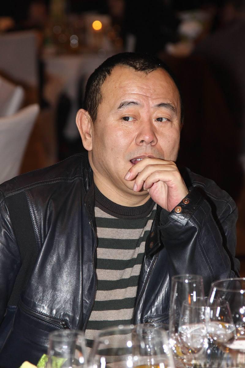 潘长江,一个春晚的常客,凭借小品《过河》走红全国.
