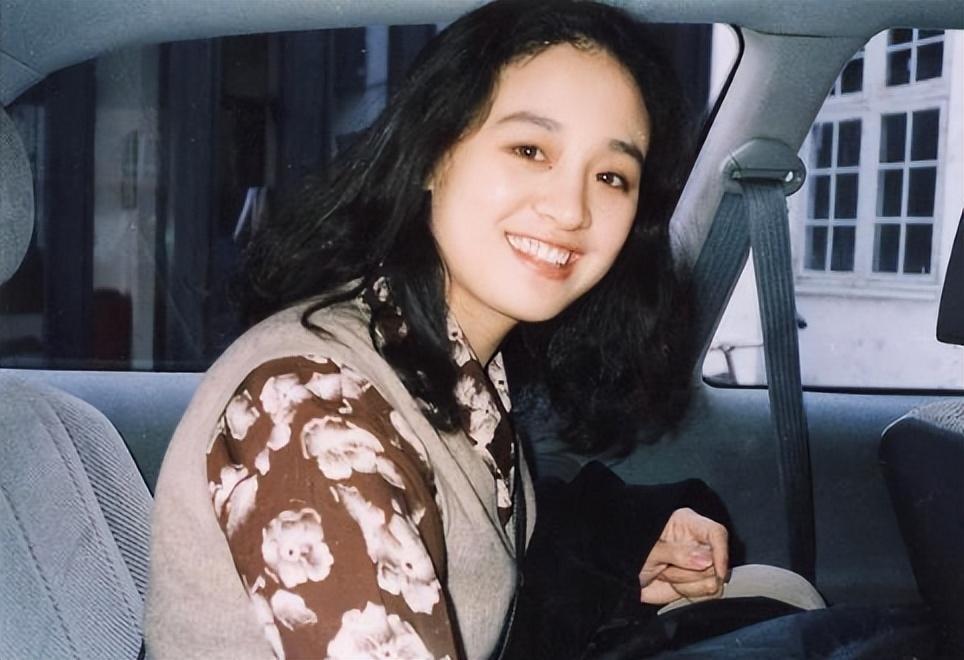 九十年代,演员伍宇娟无疑是中国影坛中最具魅力和影响力的女演员之一
