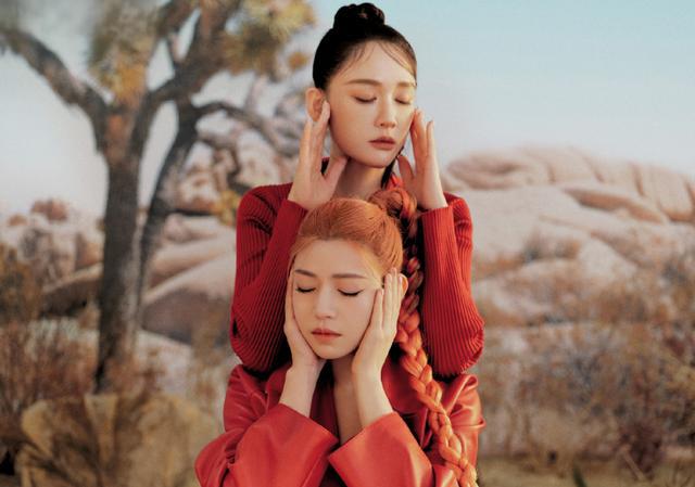 陈妍希陈乔恩瑜伽大片曝光:纤细身材与抢镜腹肌成焦点 陈妍希与陈乔恩