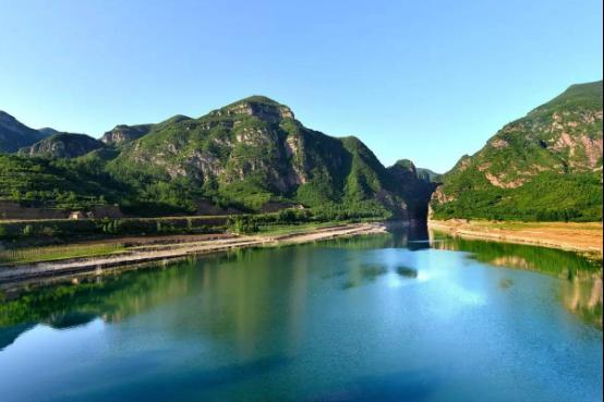 最近,河南驻马店境内的薄山湖风景区成为了新的网红打卡地!