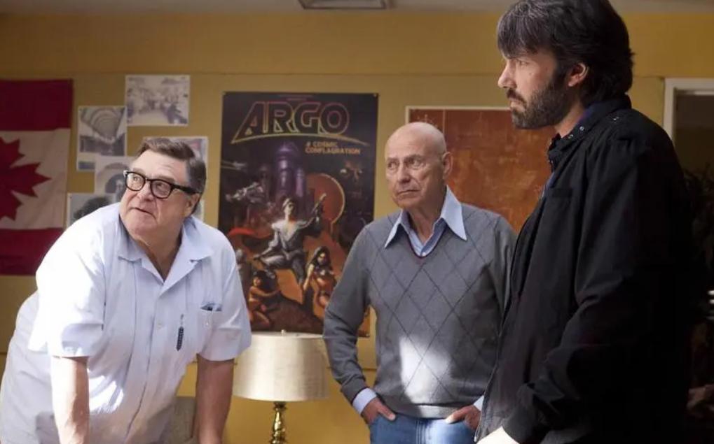 逃离德黑兰》:爱情与政治的交织与冲突 电影《逃离德黑兰》以一个困扰